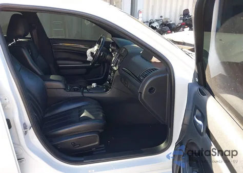 2022 Chrysler 300 S z USA, uszkodzony, nr VIN 2C3CCABG5NH179356